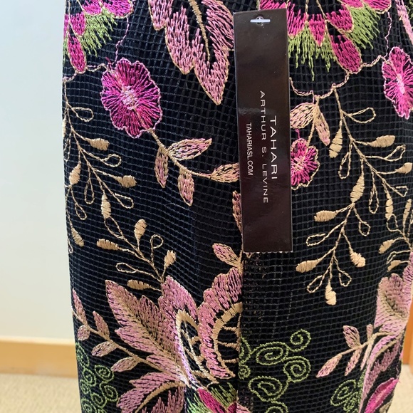 🔥NeW🔥NWT‼️ Tahari Arthur S Levine - Black/multi colored skirt - Size 6✨✨ - Picture 6 of 7